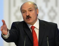 Лукашенко поймал сома весом 57 кг