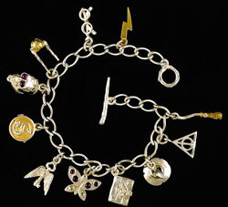 На аукционе продадут браслет, созданный по мотивам «Гарри Поттера». Фото: Sotheby's