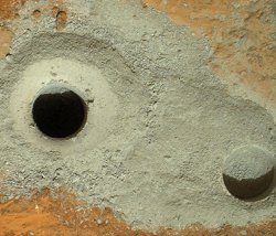 «Кьюриосити» сделал дырку в Марсе