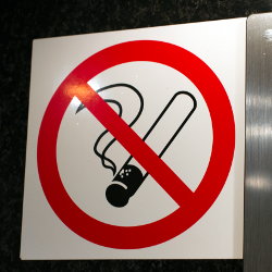 Плакат с запретом курения