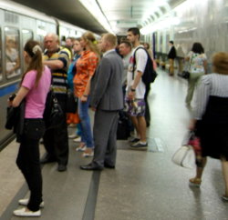 Фотография жителей Москвы в метро