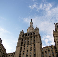 Фотография сталинской высотки в Москве
