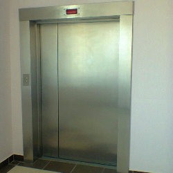 Фотография пассажирского лифта