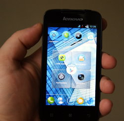 Фотография телефона Lenovo A390, работающего на Android